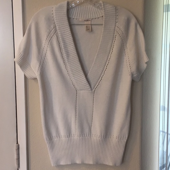 Dkny Sweaters - DKNY VNeck Short sleeve sweater EUC SZ S